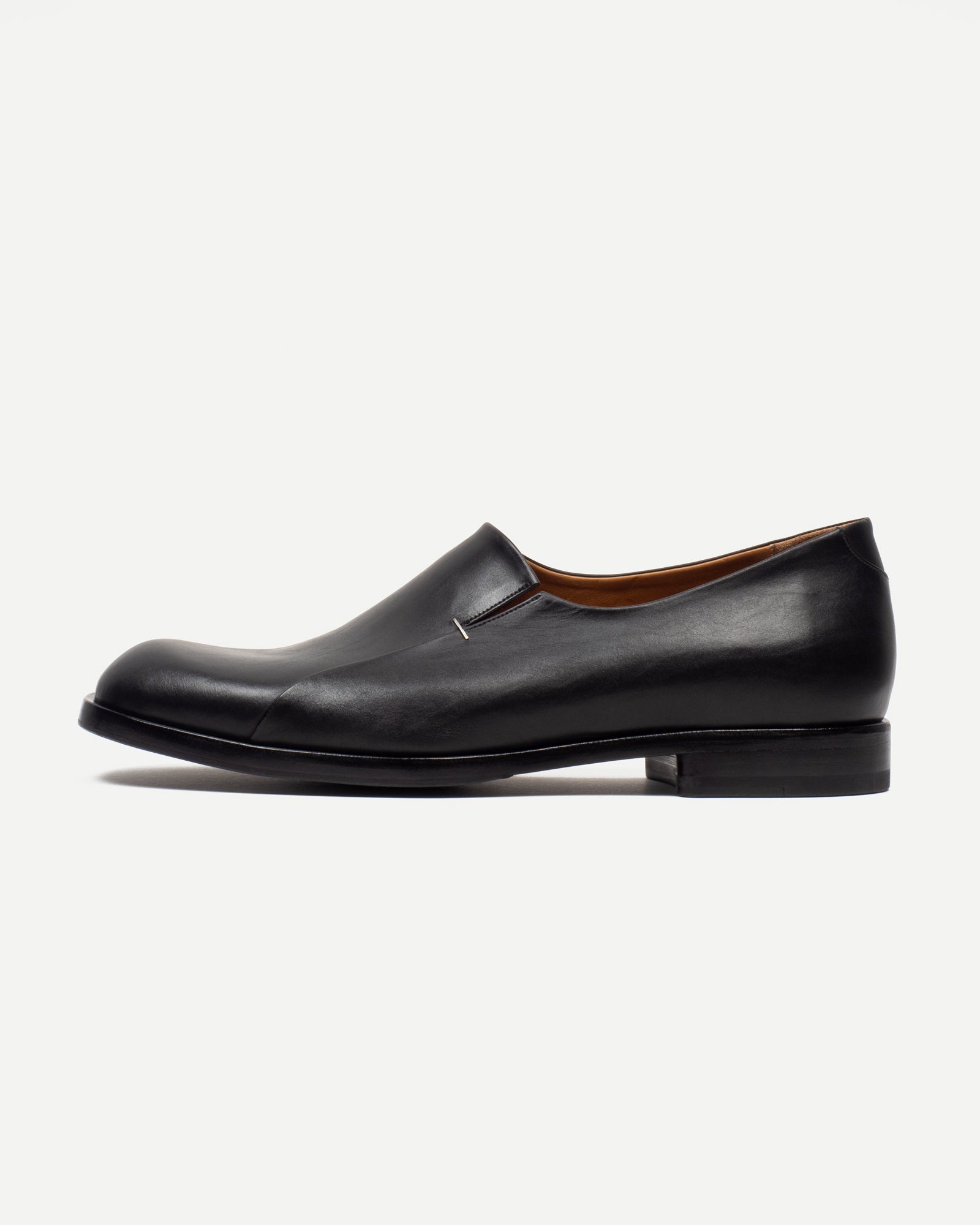 Marcos Hjorn_STAPLES SLIP-ON_1