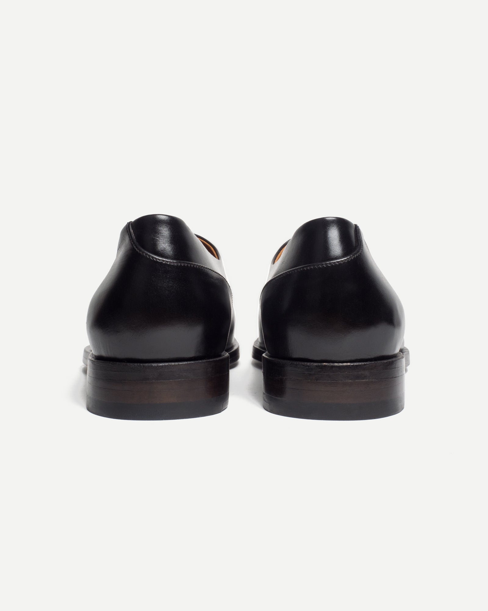 MARCOS HJORN [MARCOS HJORN - BLACK STAPLES SLIP-ON]